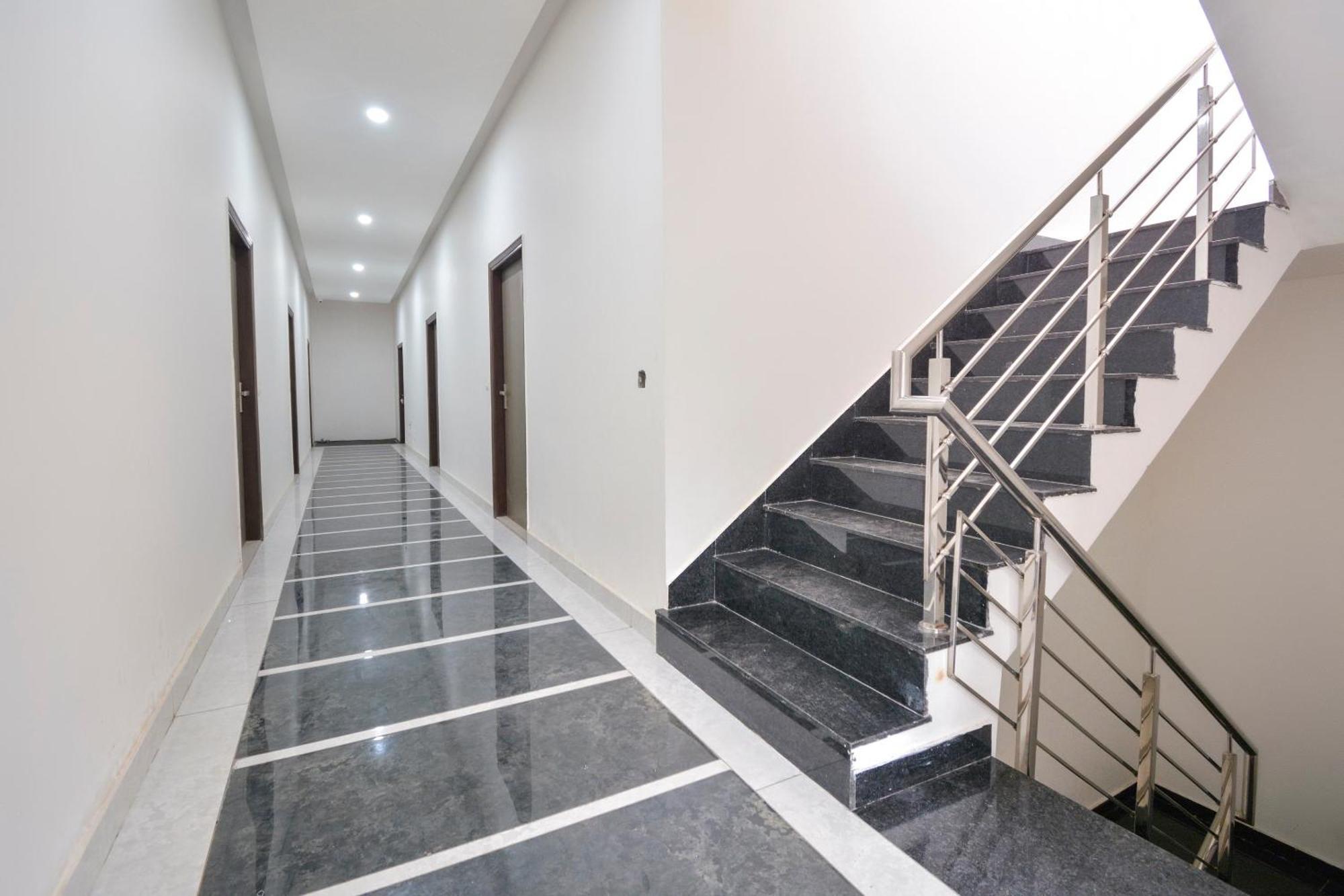 Hotel O White Solitaire Ludhiana Exterior foto